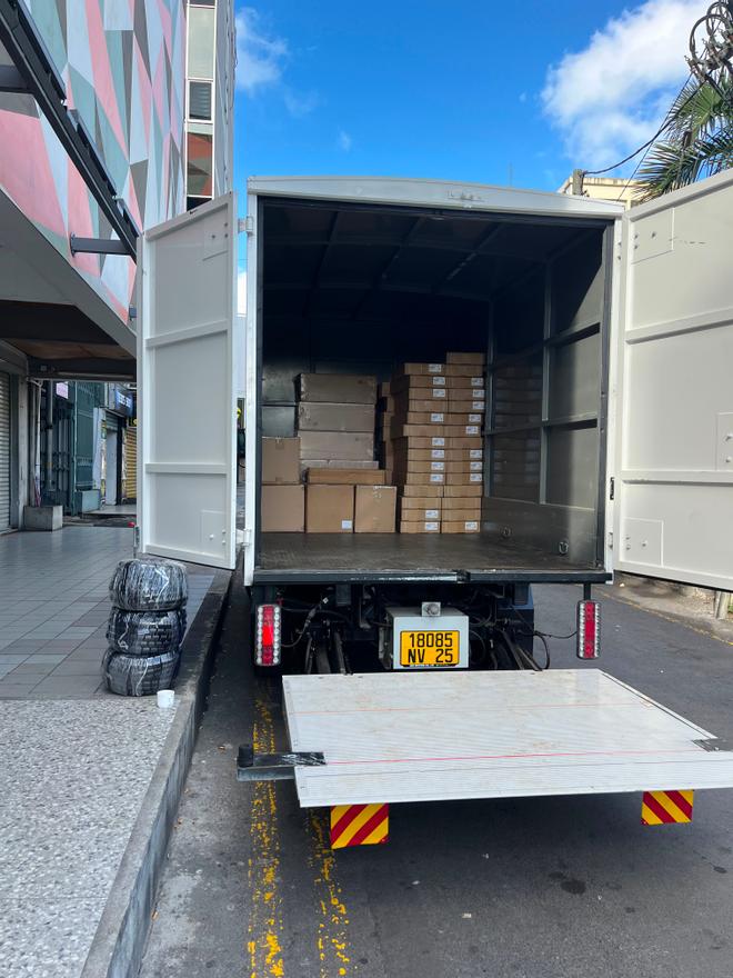 Eicher pro hayon elevateur Mango Movenrent 9