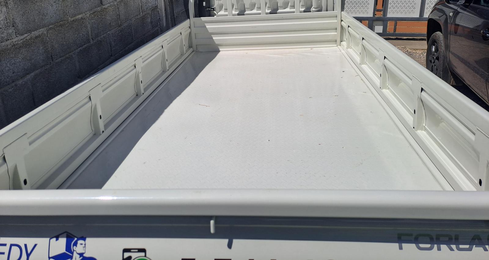 Camion de SPEEDY ARRIVAL, partenaire MoveNRent